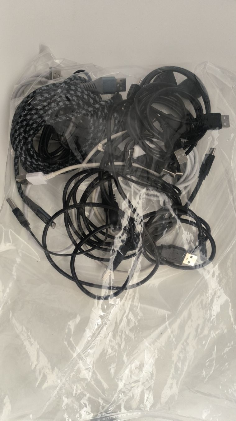 Câbles: Paket mit USB-C-/Micro-Po-Kabeln – D'occasion à Dielsdorf par bra_ncl7