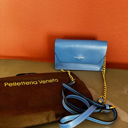 Pelleteria Veneta Umhängetasche Leder blau-violett