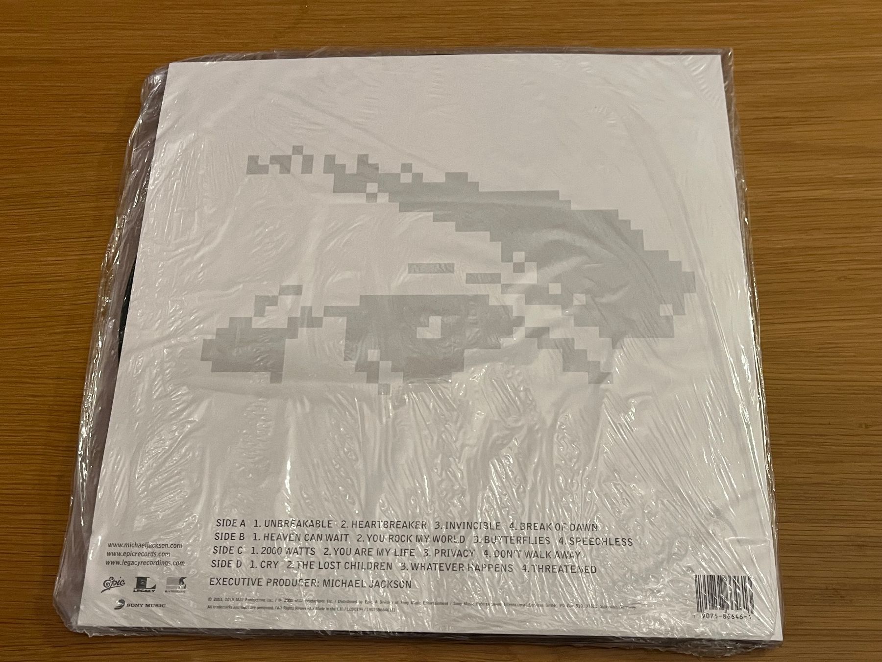 Dischi in vinile: Michael Jackson Invincible 2Lp Picture Discs  neu ungeöffnet – Nuovo e nell'imballaggio originale da Basel venduto da Vinyloase 1