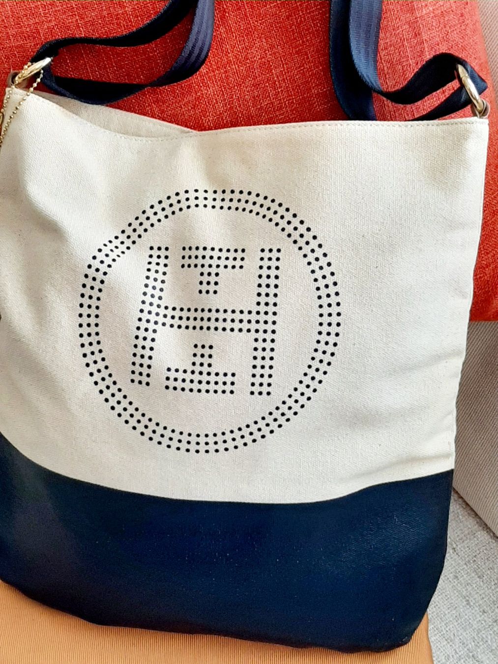 Tommy Hilfiger Taschen für Damen: Schöne Tasche! – Gebraucht aus Allschwil von Weyli18 3