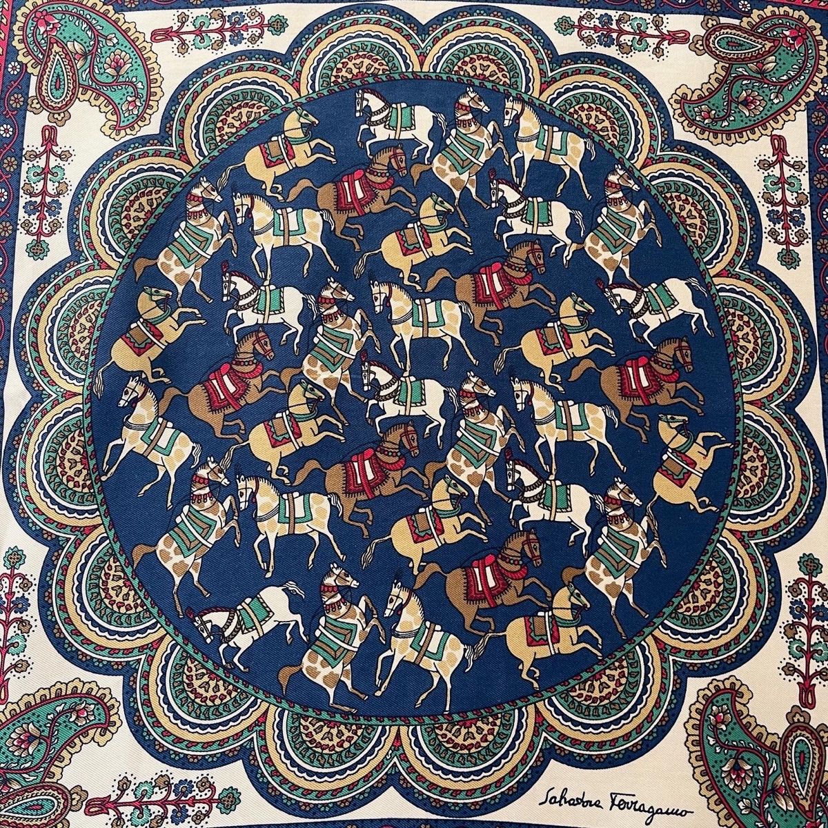 Salvatore Ferragamo Foulards, Tücher & Schals: SALVATORE FERRAGAMO Vintage Scarf – Neu (gemäss Beschreibung) aus Freienbach von Avviivva_Shop 2