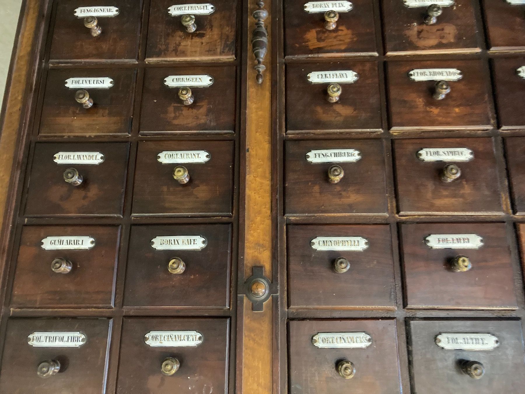 Armadi: Antiker Apothekerschrank Leipzig 1880 – Usato da Buchs ZH venduto da JPK7 4