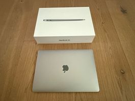 MacBook Air 13 - Intel i5, 256 GB SSD, 8 GB RAM