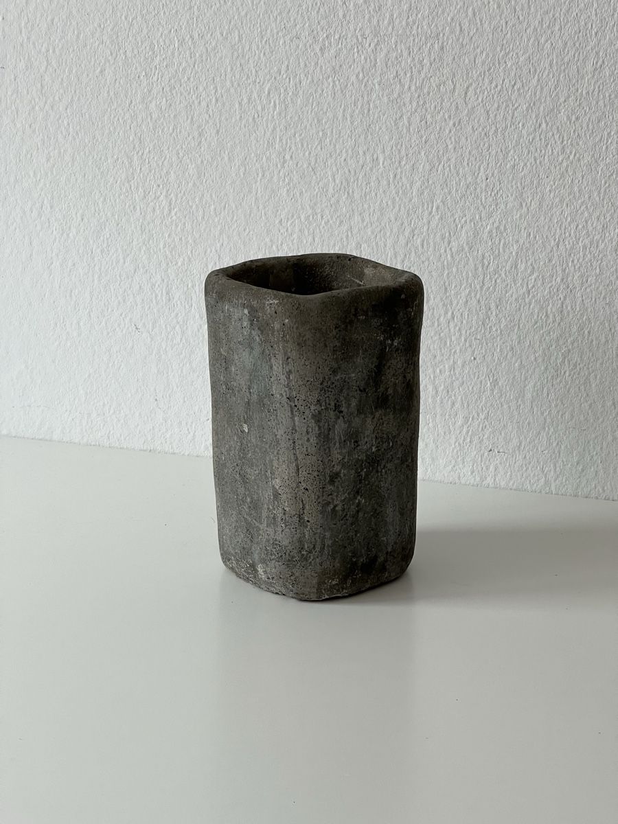 Vasi & Recipienti: Vase en béton – Usato da Vevey venduto da shs95