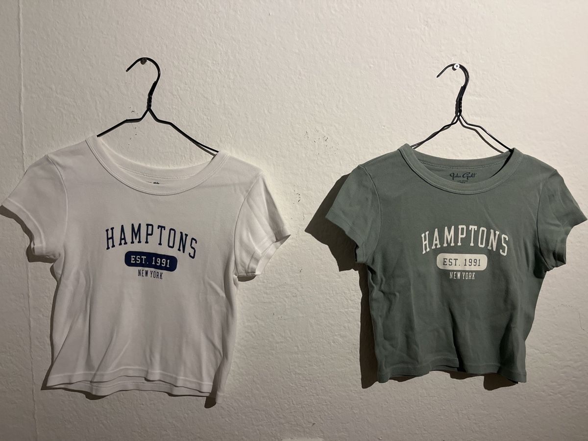 Brandy Melville Blusen, T-Shirts & Tops: 2er Set Crop Tops von Brandy Melville – Gebraucht aus Unterägeri von bienzlorena