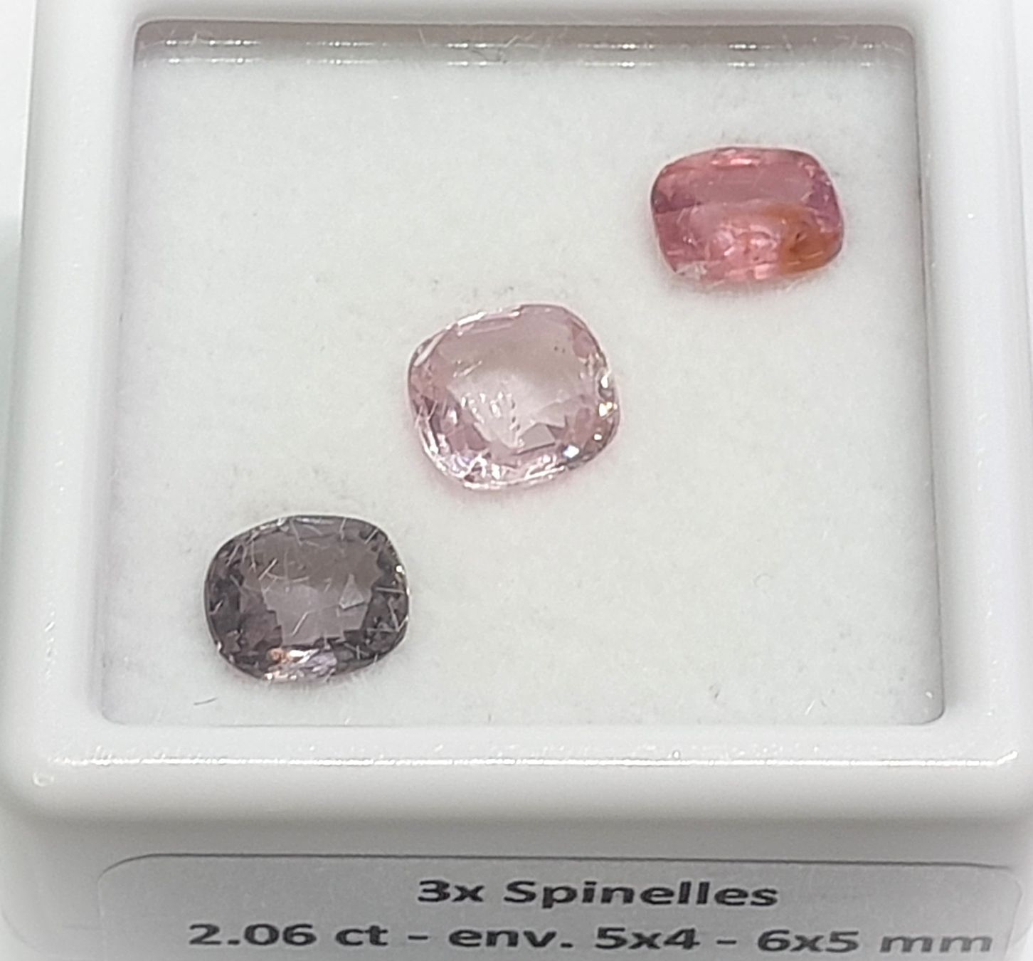 Pietre preziose: 3x beaux spinelles 2.07 ct - Valeur 400.- Fr – Nuovo (secondo la descrizione) da Grimisuat venduto da Valgem 7