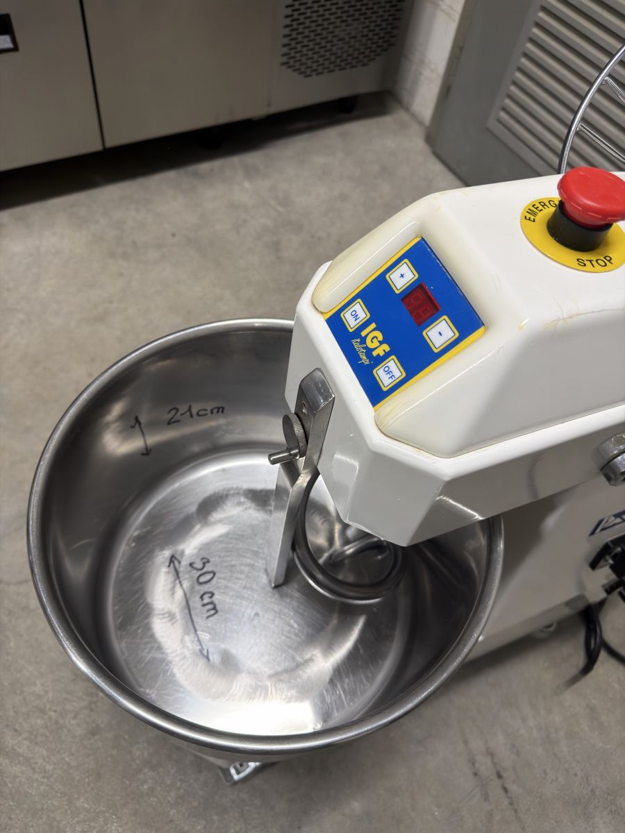 Appareils de cuisine: Teigknetmaschine  – D'occasion à Rupperswil par Tinka88 1
