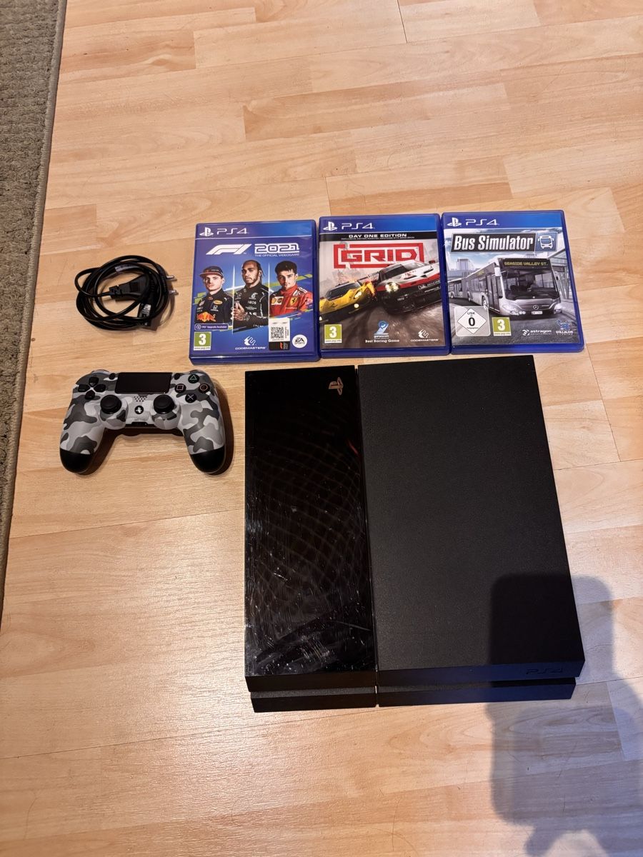 Sony Consoles: PS4 Konsole und 3 Spiele – D'occasion à Kriessern par chickenugget8080