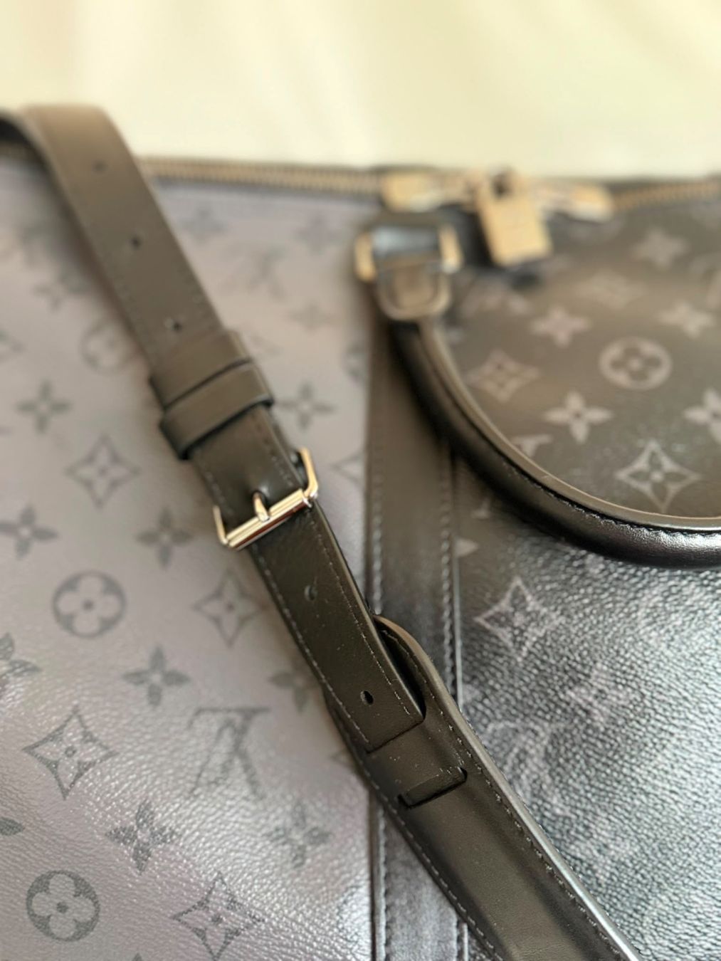 Louis Vuitton Borse: Louis Vuitton Keepall travel bag grey monogram – Nuovo (secondo la descrizione) da Biel/Bienne venduto da mae_tx6h 4