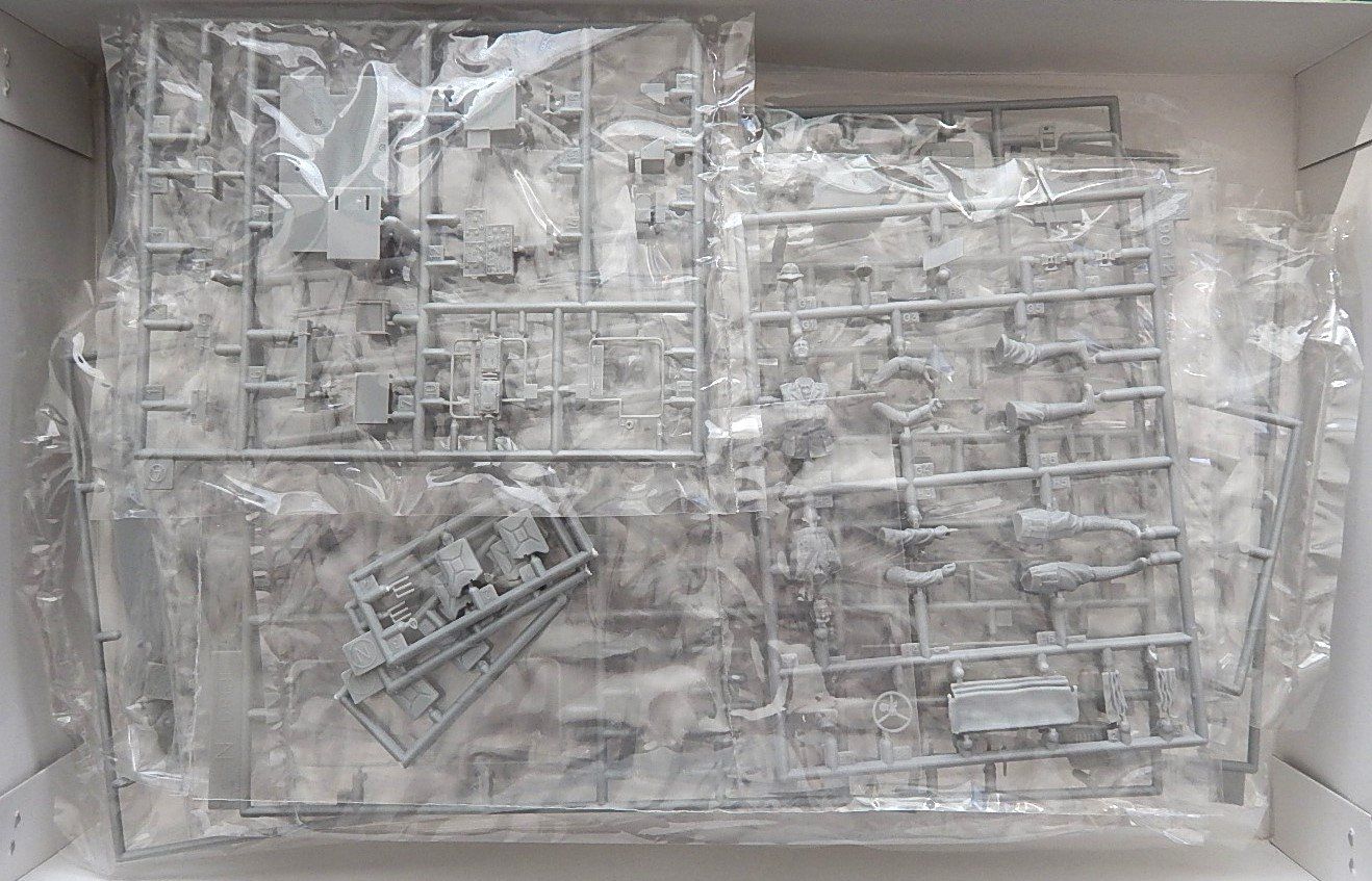 Modellbausätze & Standmodelle: Sd.Kfz.253 "Greif" – Neu und originalverpackt aus Neuchâtel von  1