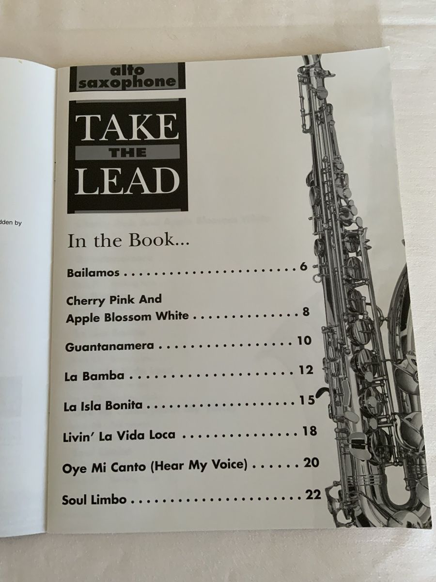 Libri: Notenheft Latin für Saxophon mit CD – Nuovo (secondo la descrizione) da Wallenbuch venduto da reg_zjt8 1
