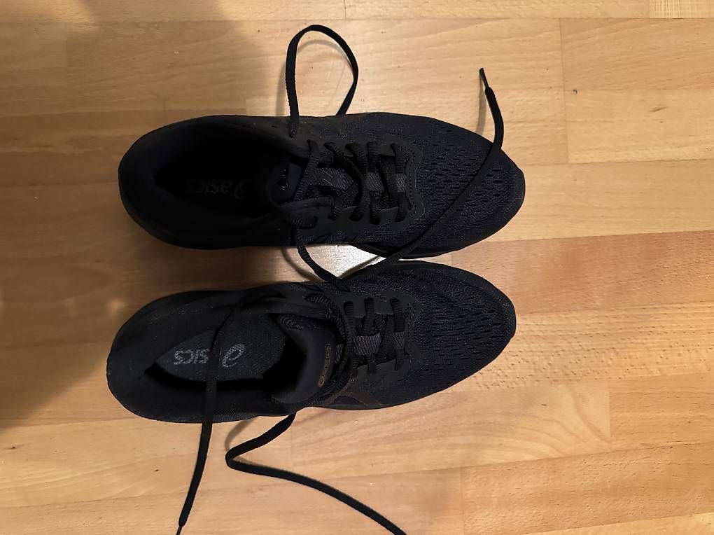 Herrenschuhe: Asics Turnschuhe Grösse 39.5 schwarz. Neu – Gebraucht aus Cham von Kaylua 3