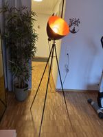Stehlampe mit Birne
