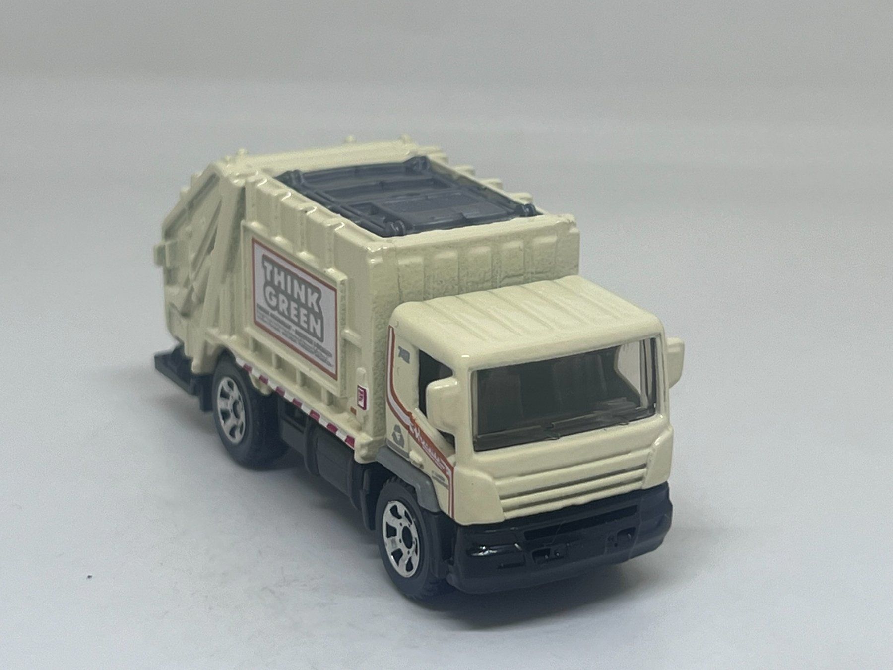 Matchbox Modellini d'auto: Matchbox Garbage Truck #272 – Usato da Wildegg venduto da LaaBoutique