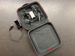 Tello Drohne mit Tasche und Ladestation