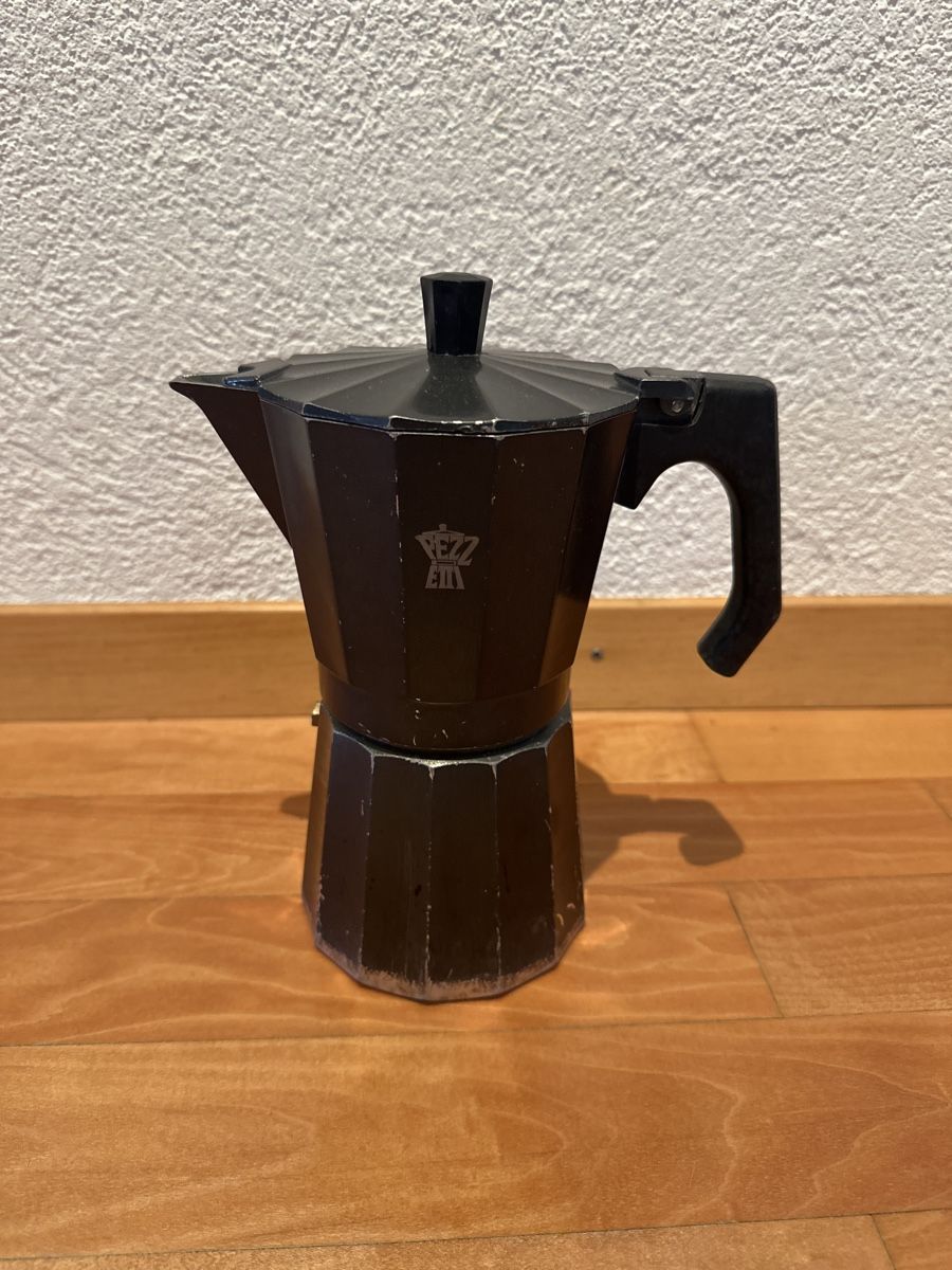 Kaffeemaschinen & Espressomaschinen: Italian Stovetop Espresso Maker - Great Coffee! – Gebraucht aus Büren an der Aare von bradlee512