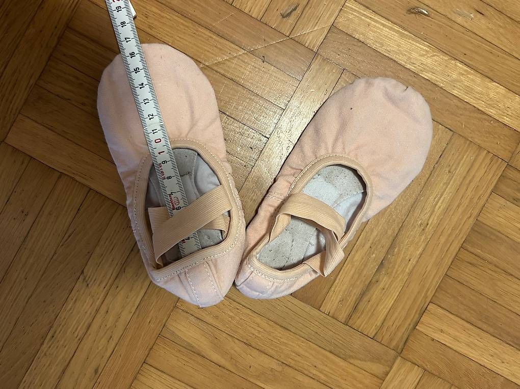 Chaussures garçon: Ballettschläppchen – D'occasion à Zürich par yoncaK