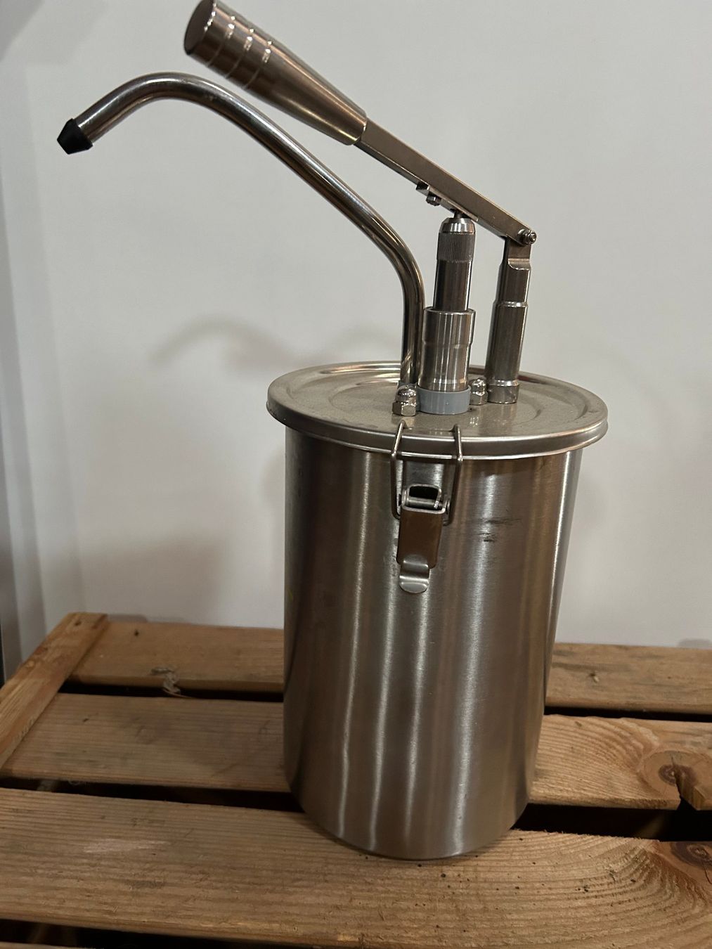 Schneider Küchengeräte: Hebel-Dosierspender Saucenspender 5 L – Gebraucht aus Bowil von Mirifix
