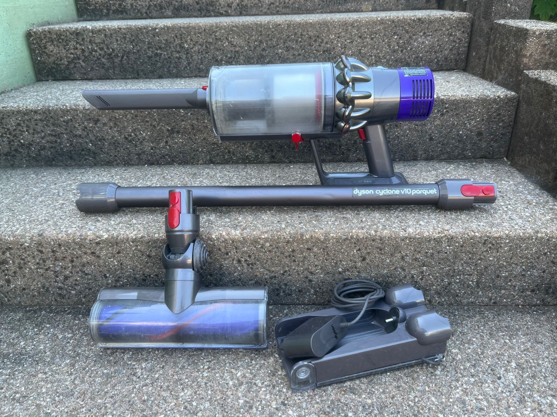 Dyson Aspirapolveri & Accessori: Dyson V10 Staubsauger – Usato da Magden venduto da Hornet2 5
