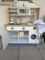 Kinder-Spielküche aus Holz mit viel Zubehör