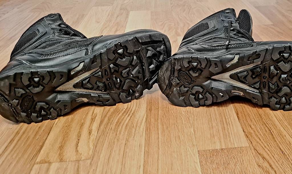 Scarpe da uomo: Neuwertige Winterschuhe Gr. 42 – Usato da Luzern venduto da SapientiaAeterna 2