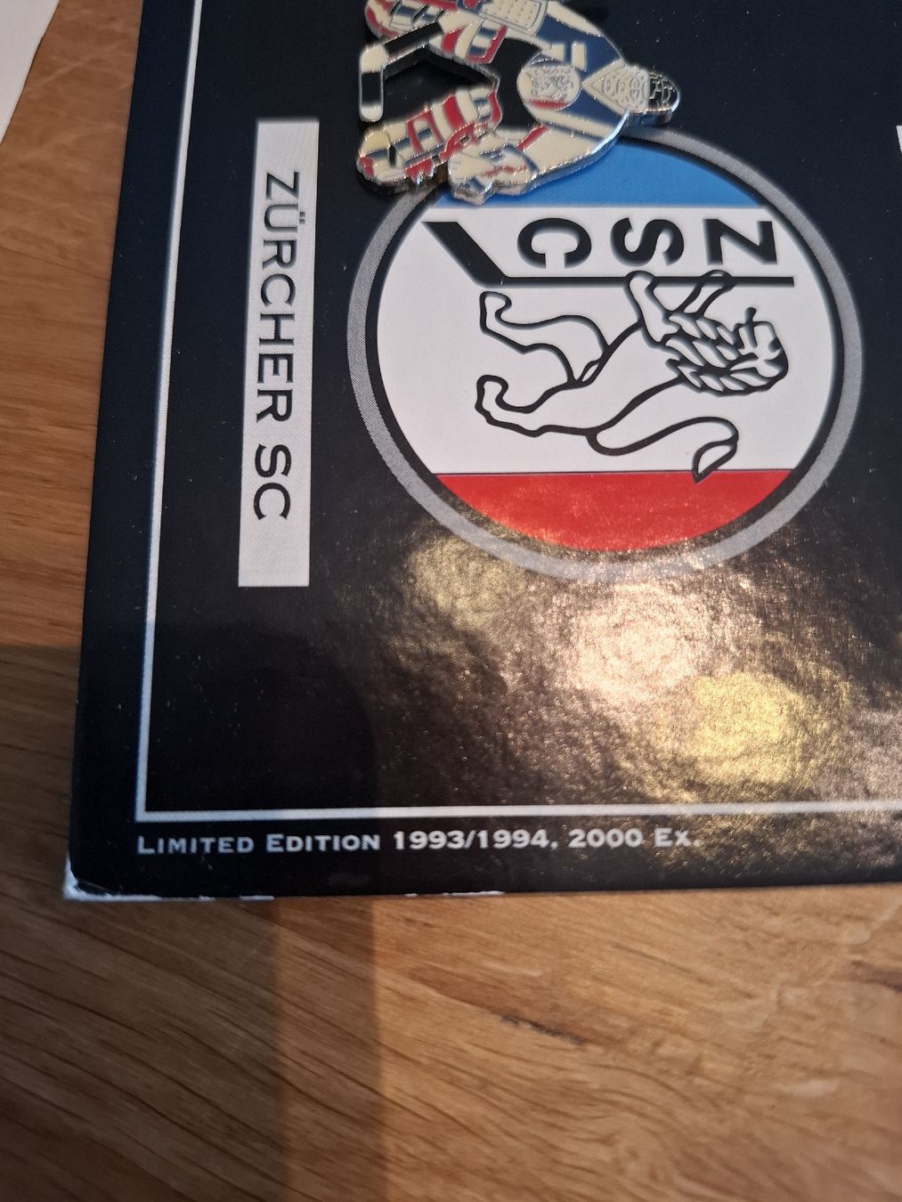 Plaketten & Abzeichen: Pin Eishockey Saison NLA 1993/1994, limited Edition. – Neu (gemäss Beschreibung) aus Safnern von mikefeuz 3