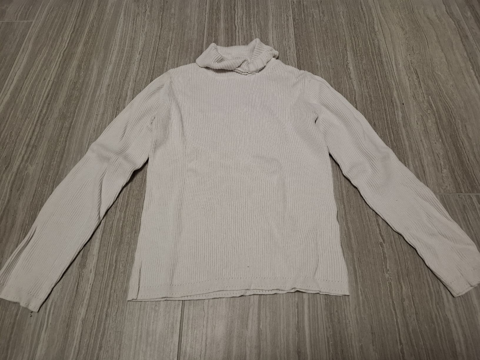 Pulls et sweat-shirts: col roulé blanc taille 132 – D'occasion à Ecublens FR par ame_y8tq