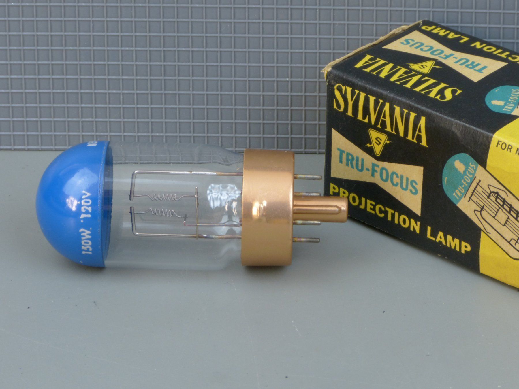 Proiettori: Silvania True Focus Projection Lamp 120 Volt, 150 Watt – Usato da Rheineck venduto da mur.man