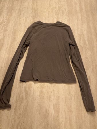 SKIMS Long Sleeve Top – Taupe | Grösse M 