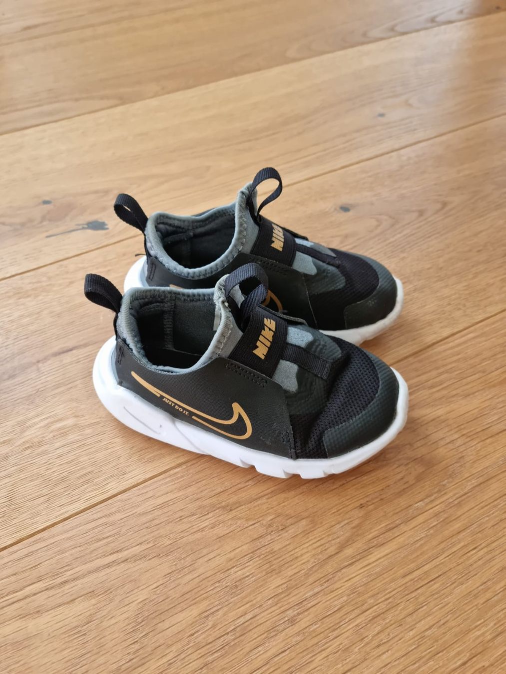 Nike Chaussures garçon: Sneakers Nike, Grösse 25 – D'occasion à Laupen ZH par jbu_m9st
