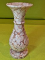 Schöne Vase  aus Marmor. Verleiht dem Zuhause eleganz!