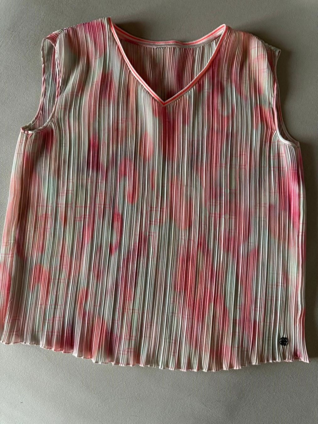 Marc Cain Camicette: ärmellose Plissee-Bluse von Marc Cain – Nuovo (secondo la descrizione) da Möriken AG venduto da Tobi381