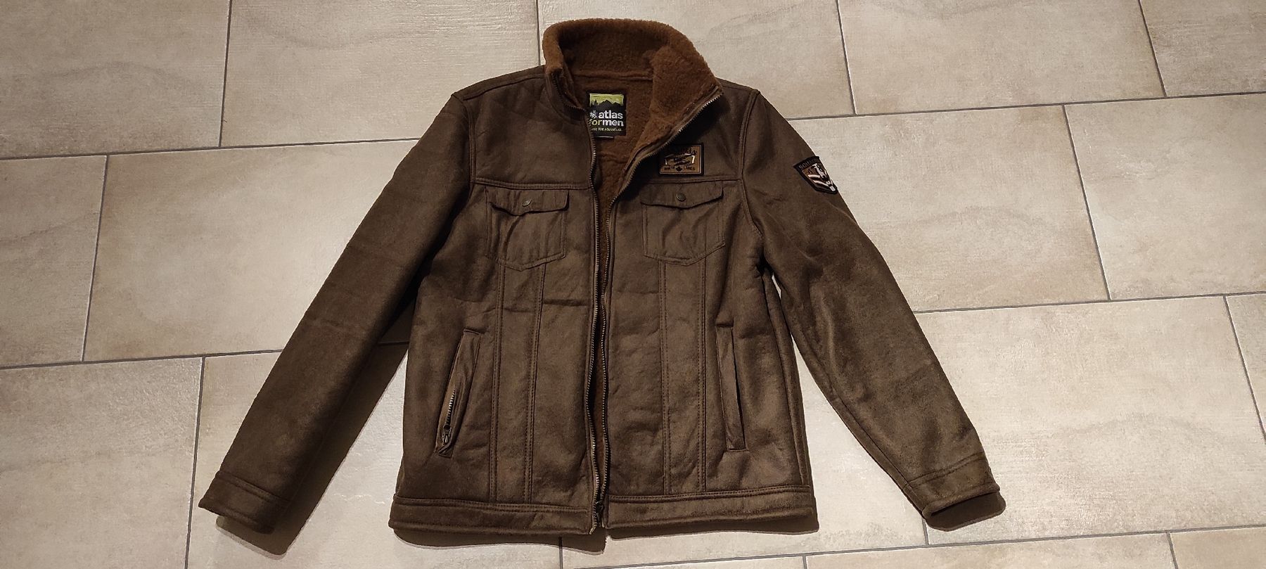 Giacche: Pilotenjacke in Wildlederoptik mit Teddyfutter Herren Gr. L – Nuovo e nell'imballaggio originale da Zollbrück venduto da Turner5 3