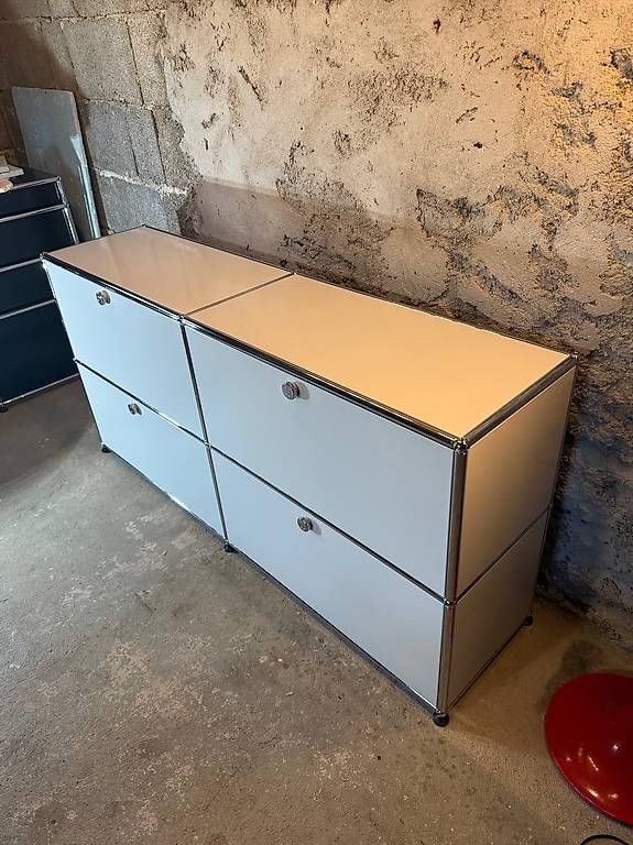 USM Cassettiere: USM Haller Sideboard lichtgrau mit 4 Klappen – Usato da Schalunen venduto da Schwende2 1