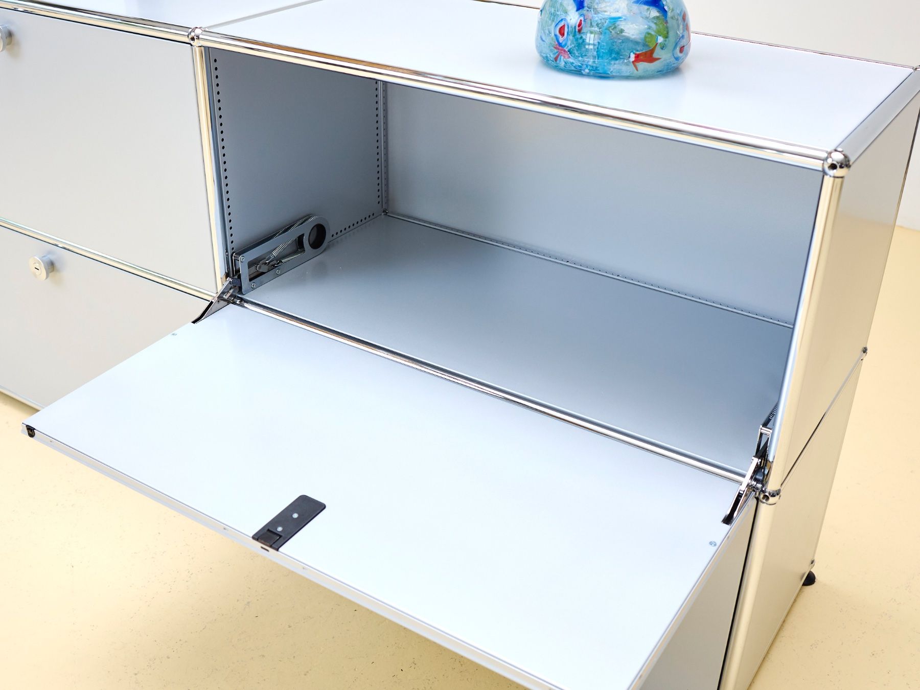 USM Cassettiere: USM Sideboard in Mattsilber Kommode Lieferung möglich – Usato da Meinisberg venduto da atelier_TILIJA 2