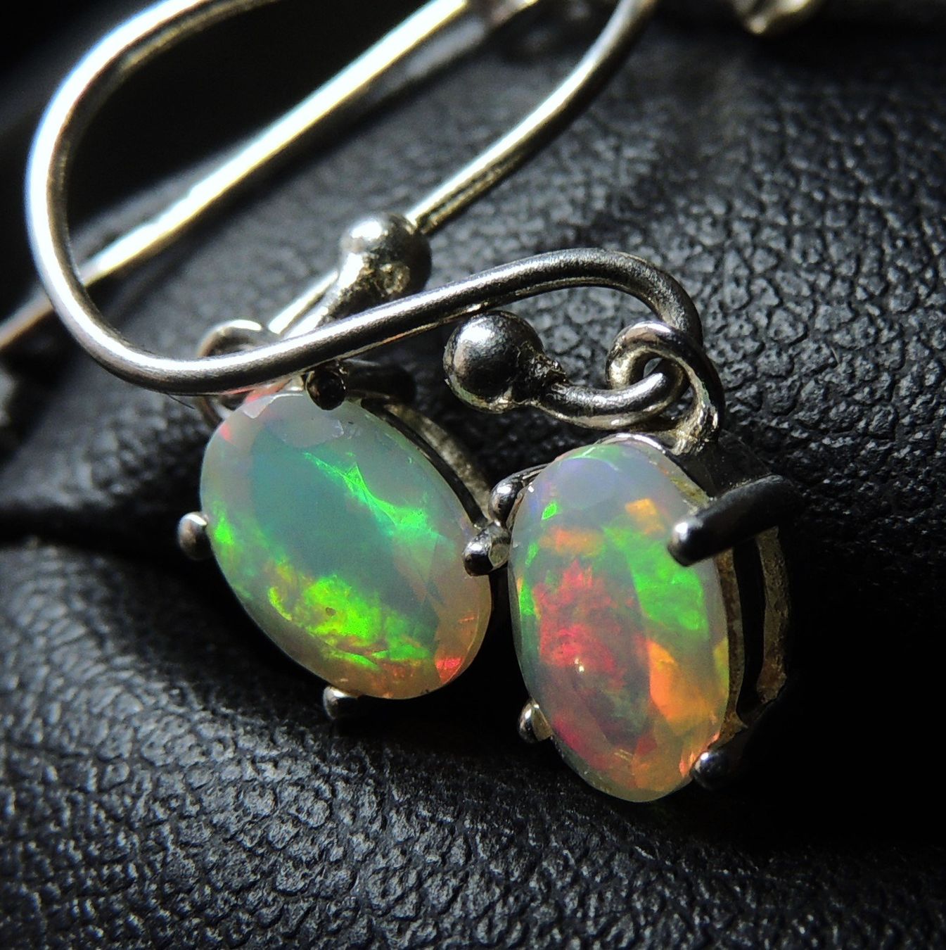 Ohrringe & -stecker: Opal Silber 925 Ohrringe 7 x 5 mm – Neu (gemäss Beschreibung) aus Waldenburg von schaller707