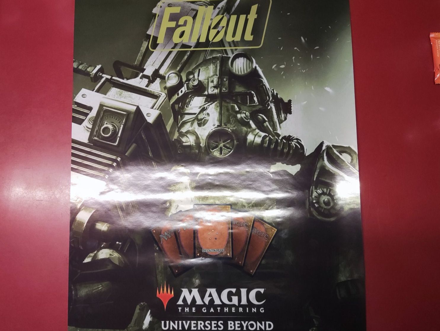 Magic The Gathering Carte collezionabili: Fallout Magic the Gathering Store Poster Universes Beyond – Usato da Wolfwil venduto da Rarak 1