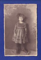ENFANT - Jeune Fille - Photo Th. Aignei München // Trous //