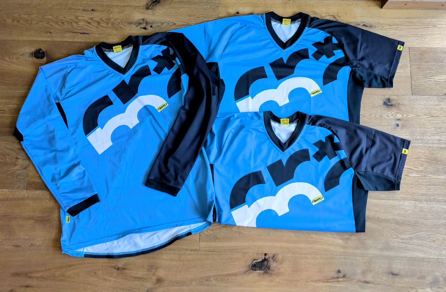 Lotti di vestiti: Mavic Bike Shirts in L – Usato da Unterägeri venduto da fisch67