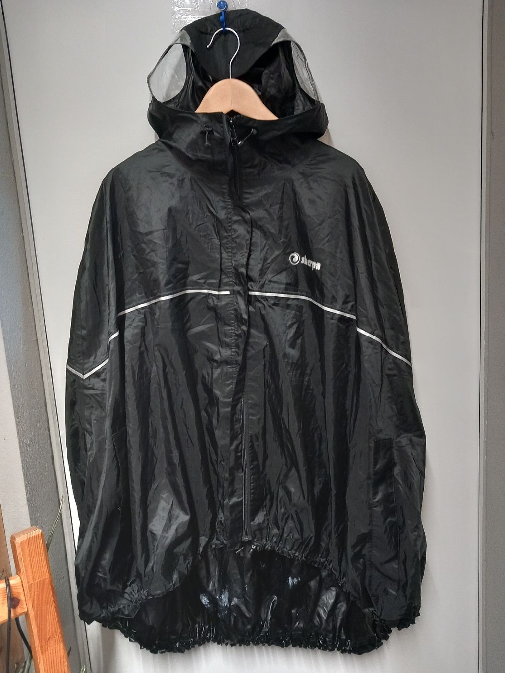 Sonstige Kleidung & Accessoires: Sherpa Regenponcho schwarz Gr.M – Gebraucht aus Gwatt (Thun) von umwelt-brocki