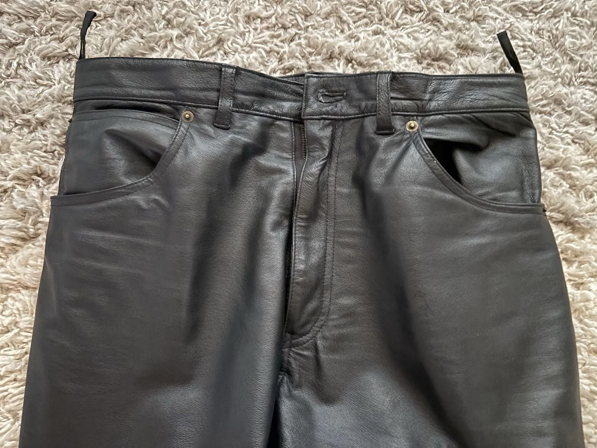 Pantaloni: Lederhosen schwarz Grösse 50 – Usato da Bellach venduto da Legdance 4