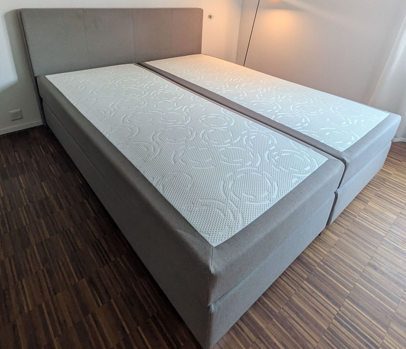 Lits: Boxspring Bett – D'occasion à Wettingen par Lata2012