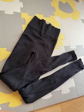 Black Seamless Ribbed Leggings - Perfect for Fall Workouts!
