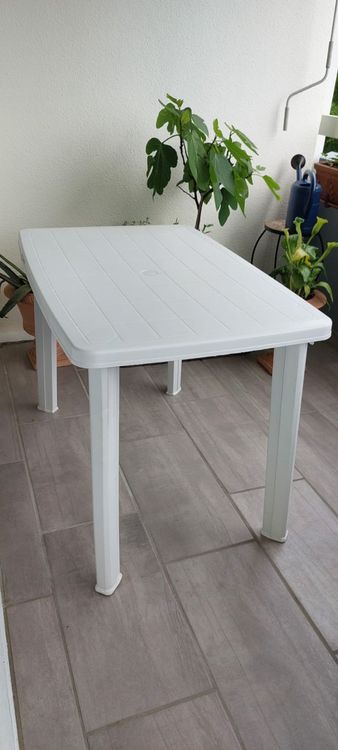 Balkon/Gartentisch aus Plastik Kaufen auf Ricardo