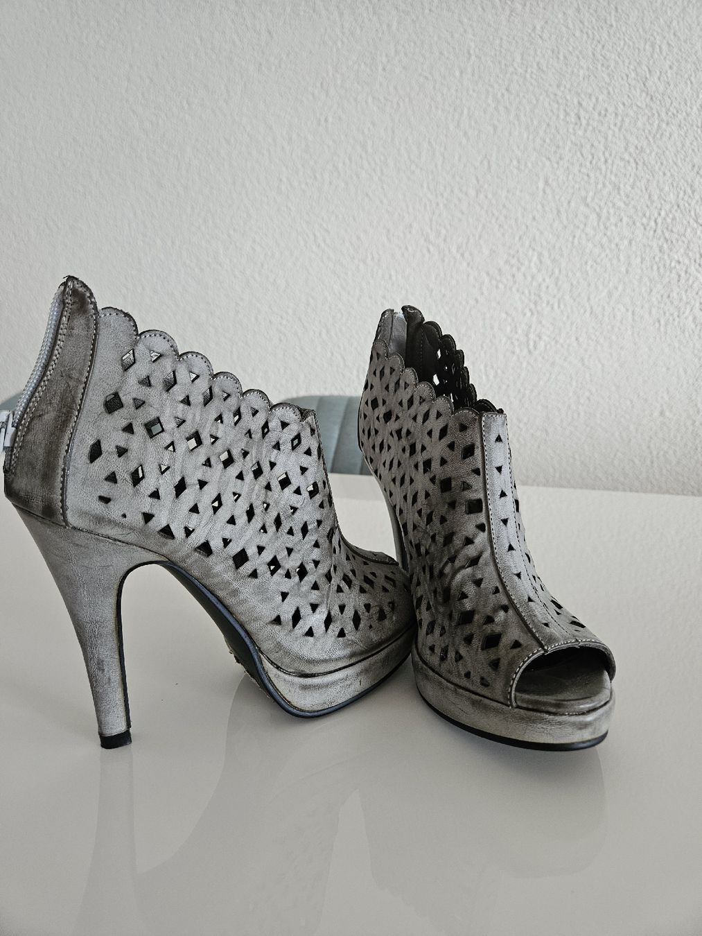 Scarpe da donna: Parfois High Heels grau – Nuovo (secondo la descrizione) da Luzern venduto da J.Co
