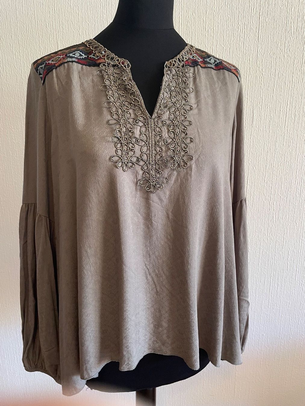 Camicette: Superbe blouse brodée, Bijou les Boutiques, S – Nuovo (secondo la descrizione) da Vevey venduto da chr_5pvx 1