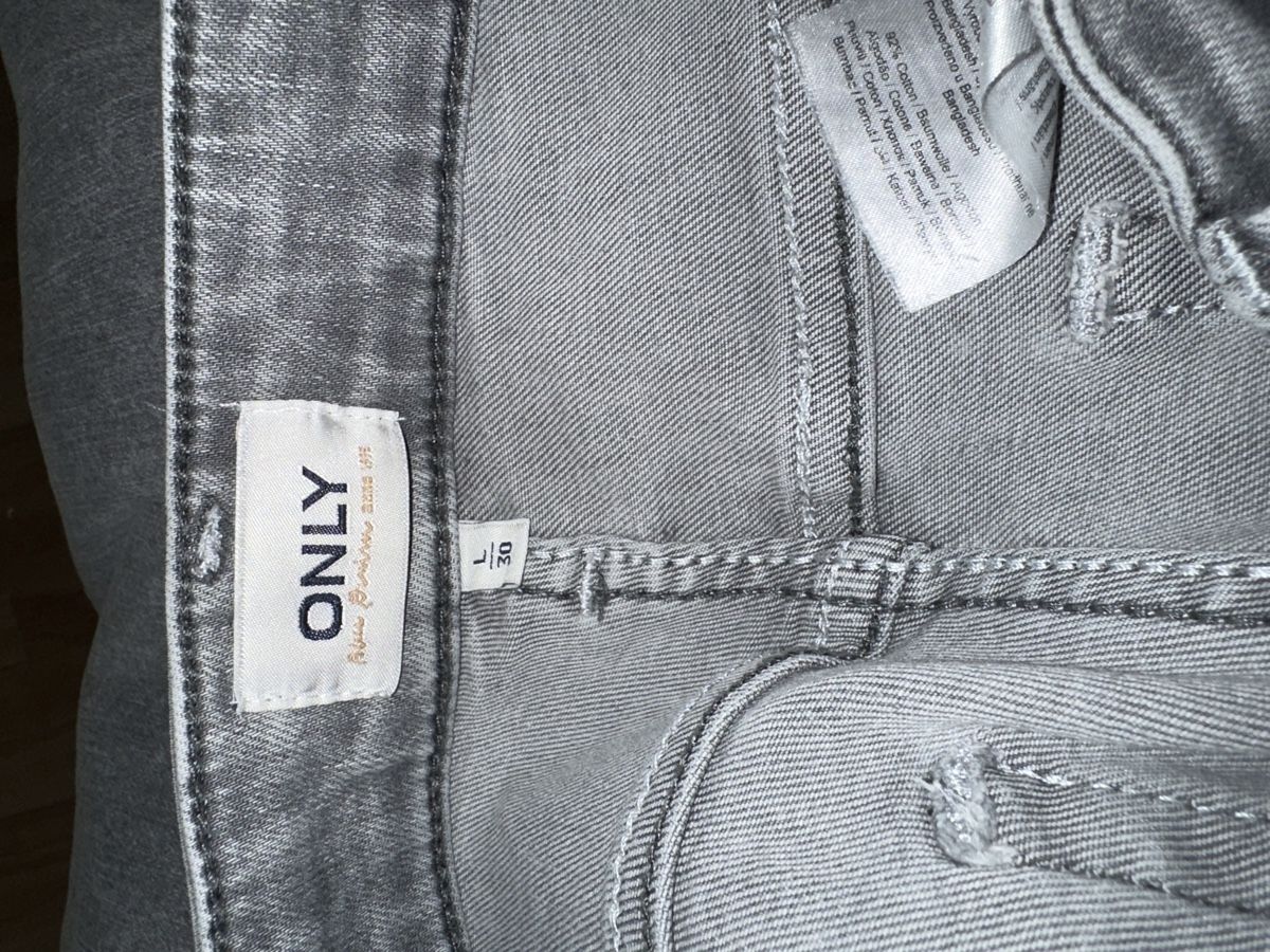 Only Pantaloni: Only Hose Gr. L/30 grau – Usato da St. Gallen venduto da mai_gd7k 2