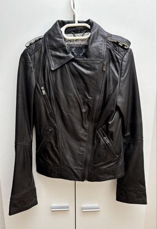 Tolle Lederjacke mit coolen Details