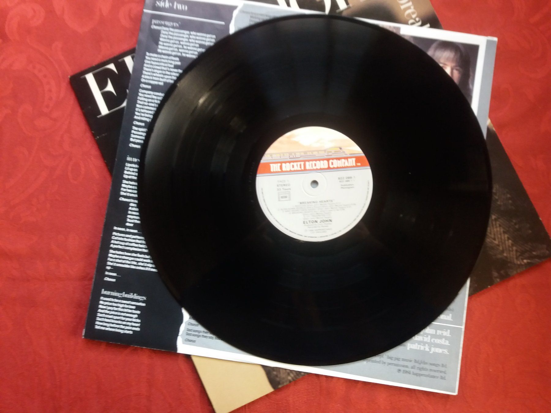 Dischi in vinile: LP (Elton John) breaking hearts – Usato da Meyrin venduto da toutatis 3