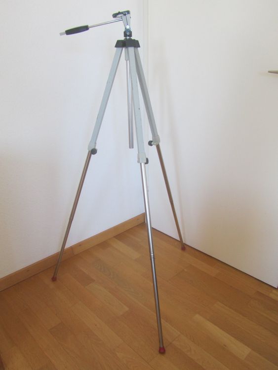 Treppiedi & Teste: Stabiles Kamera Stativ, höhenverstellbar, Retro Look – Usato da Seengen venduto da mikelele